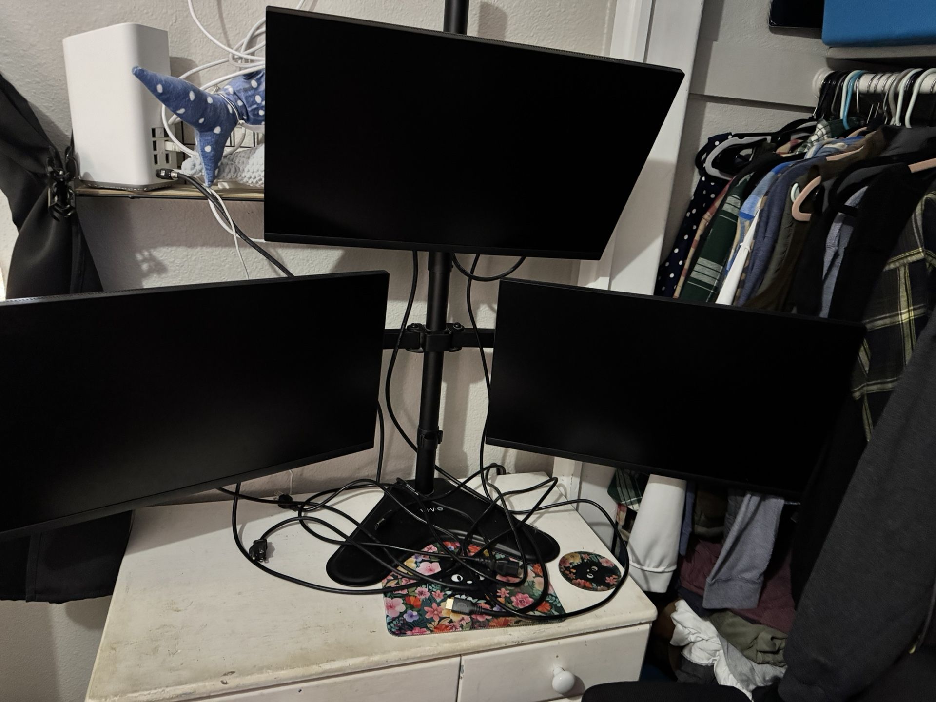 3 monitors and stand 