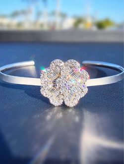 18k solid white gold 2.5CTW Natural Diamond Baguette & Round cut cuff clover flower bracelet 6.5”