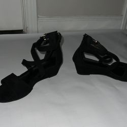 Elegant Black Mesh  And Leather Heels *Like New *20$ 