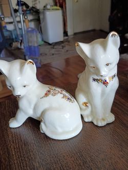 Vintage set of formalities kitten cat figurines by bomb Brothers ceramic with gold ascent