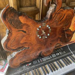 Raw edge, Wood clock