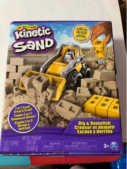 KINETIC SAND DIG + DEMOLISH. 2 In 1 TRUCK. NOT OPENED.