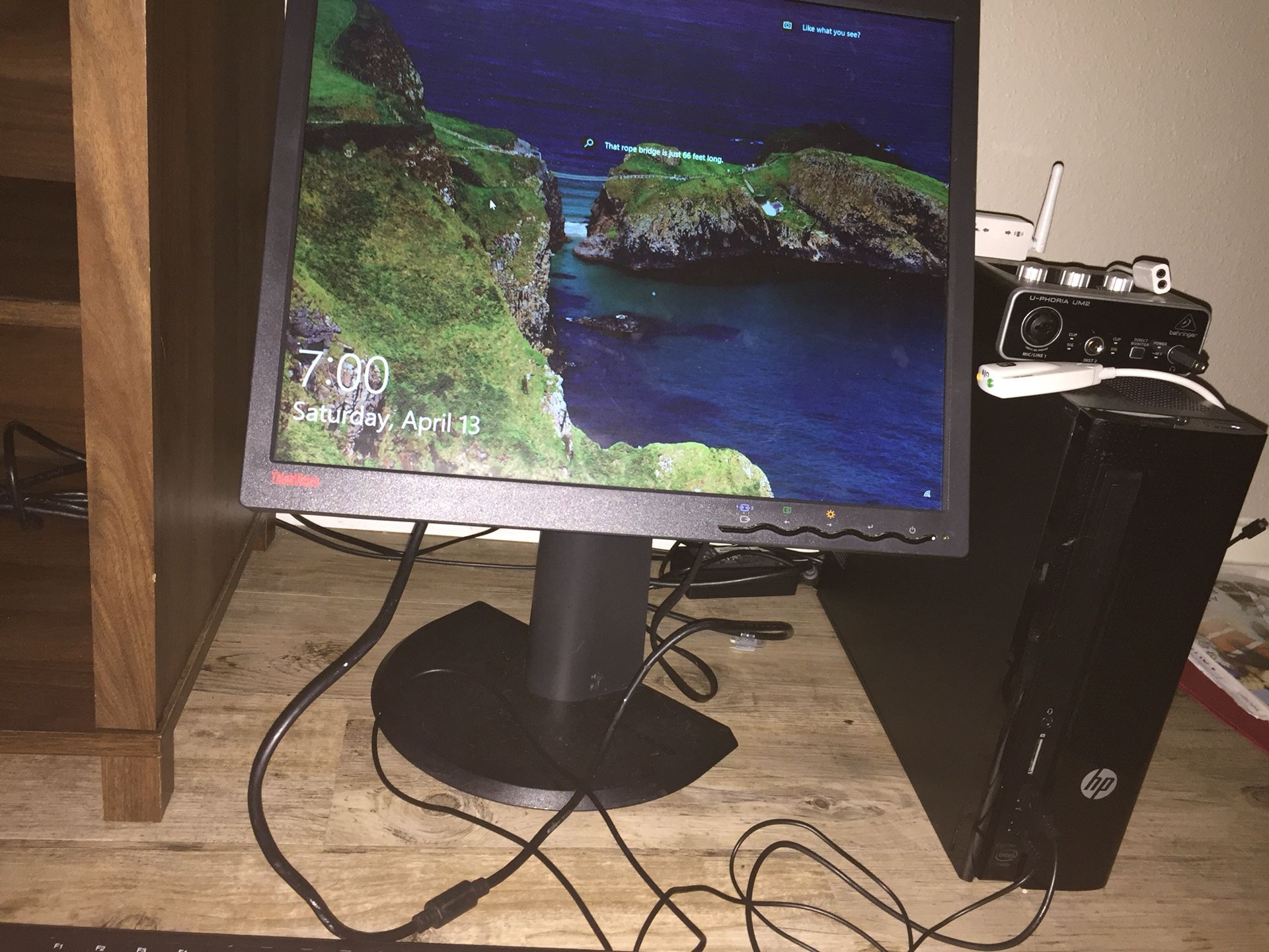 Dell desktop computer with Lenovo monitor.