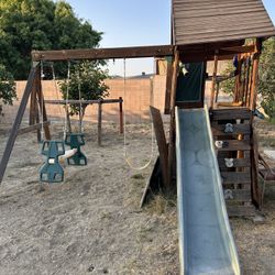 Child’s Outdoor Playset/Playground 