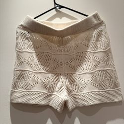 Elegant Cream Knit Shorts