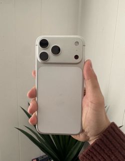 iPhone 17 Pro Max - Silver - Unlocked To Any Carrier 2TB