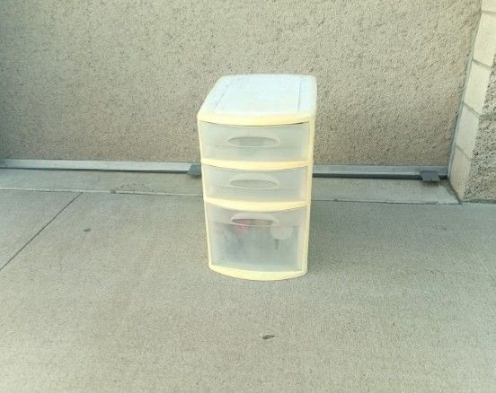 (7) Sterlite Plastic Drawer Units