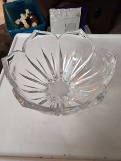 Gently Used Gorham Crystal Heavy Full Lead Crystal Bowl in Lotus Pattern 8" Bowl