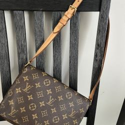 Rarely Used Louis Vuitton Purse