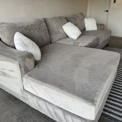 Living Spaces Sectional Sofa Sala 