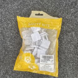 Safety kit outlet plugs