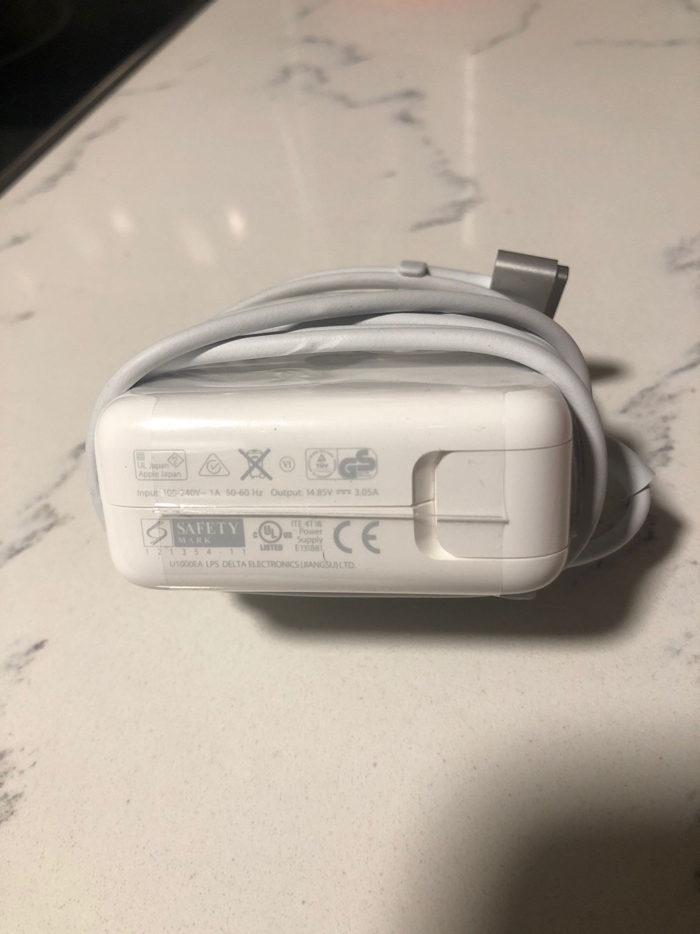 Apple MacBook Air charger