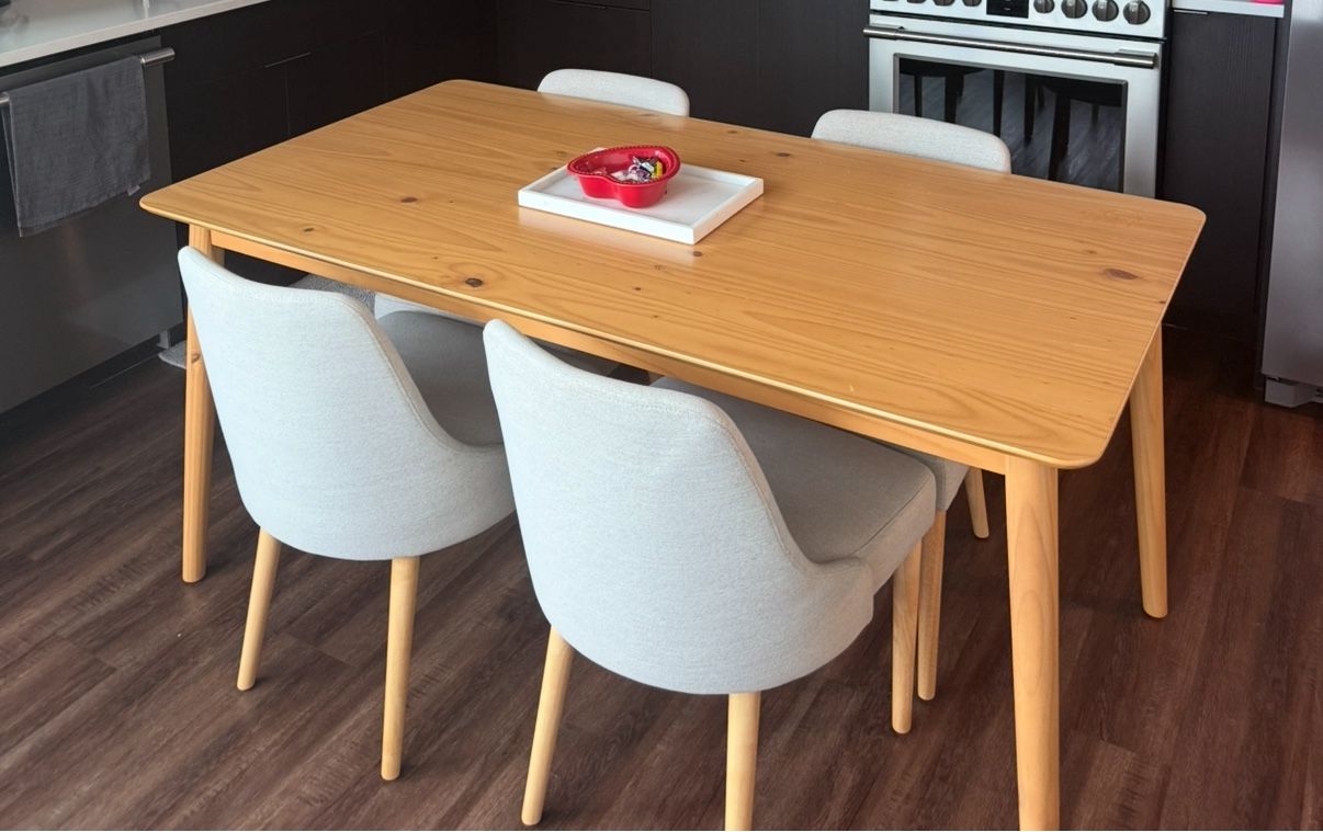Dining Room Table & 4 Chairs 