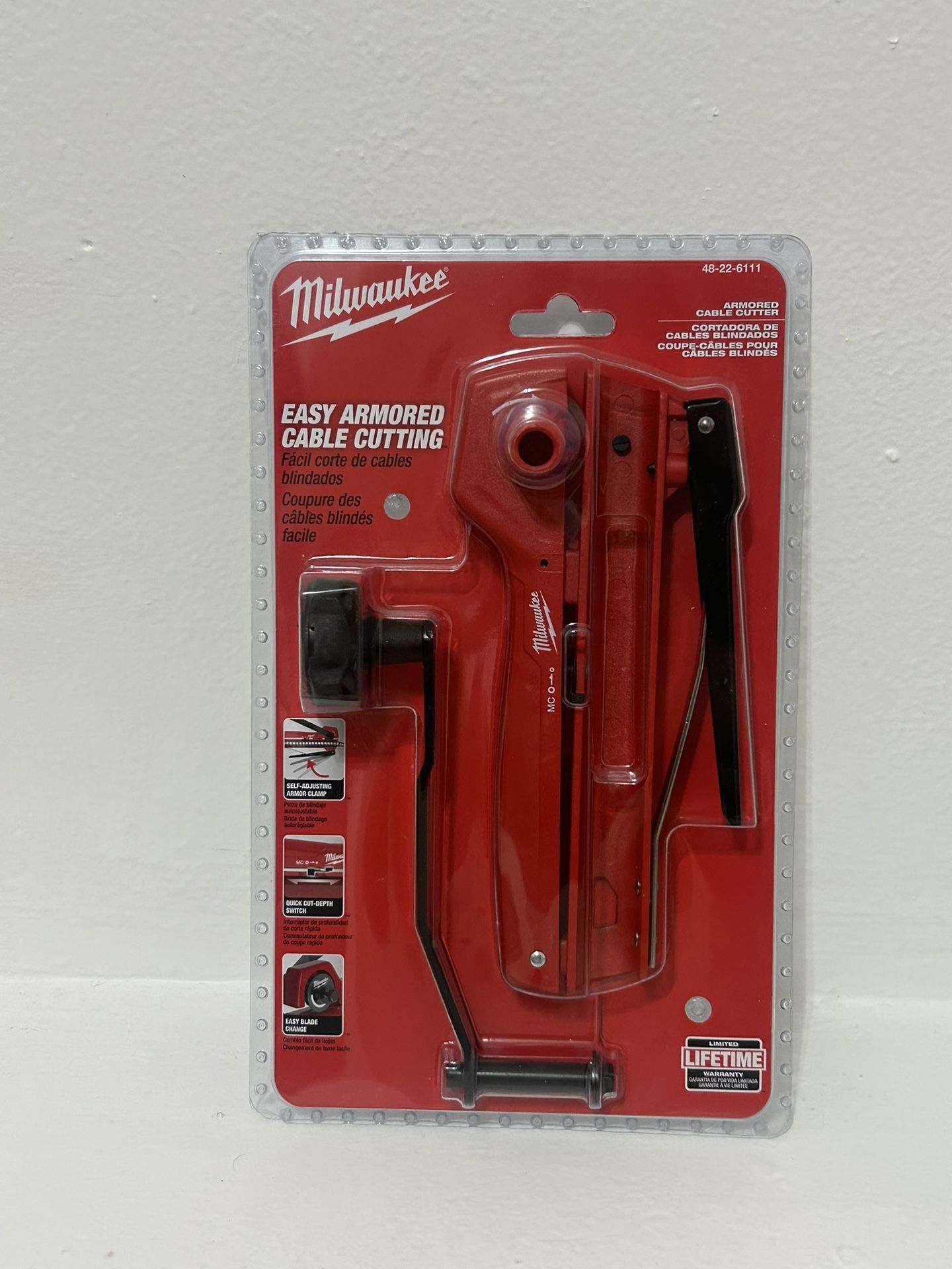 MILWAUKEE easy Armored Cable Cutting