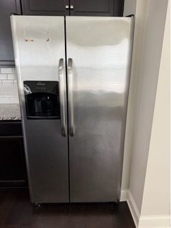 Clean & Reliable [Frigidaire] Refrigerator – Excellent Condition