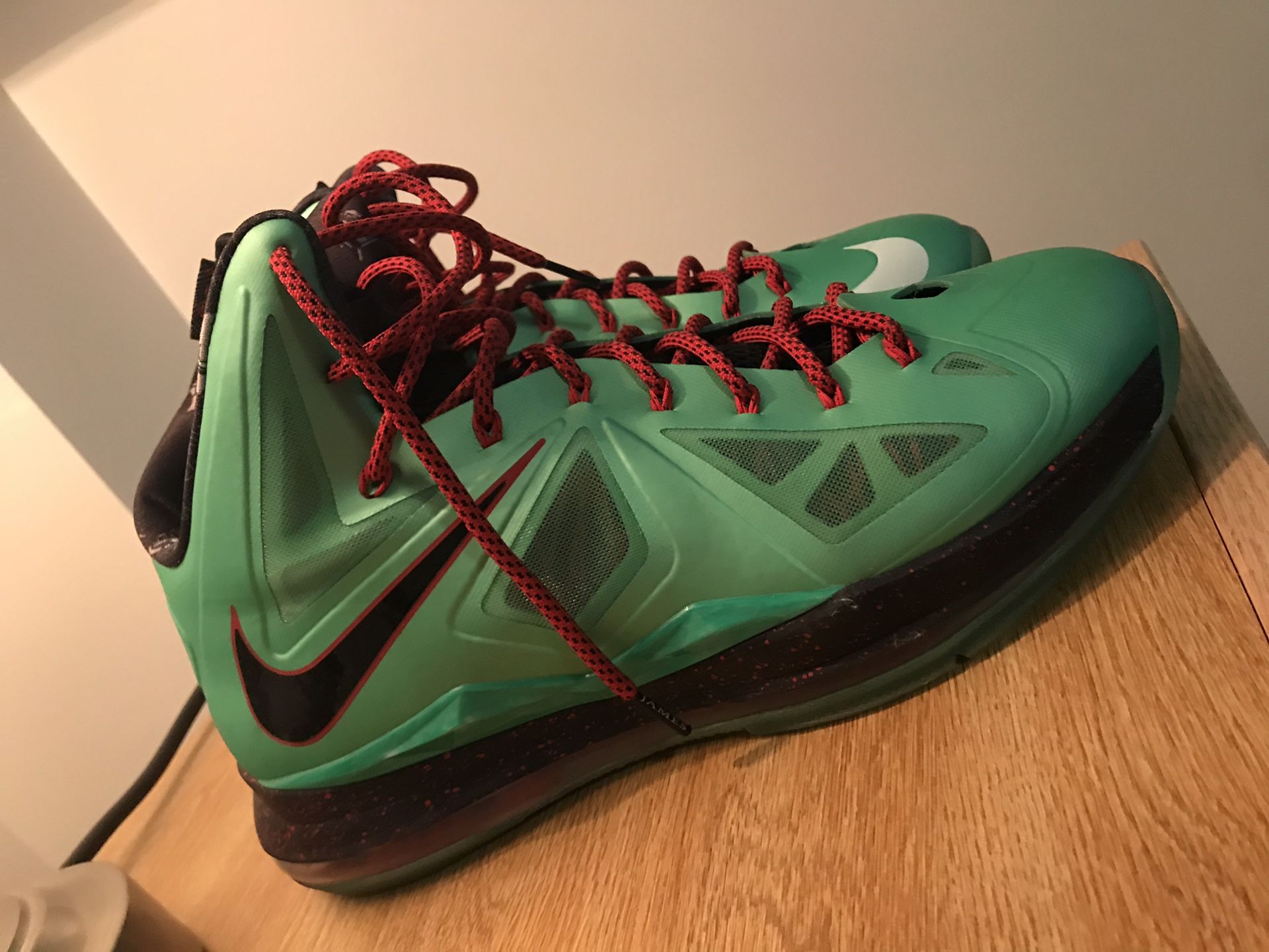 LeBron 10 Christmas size 13