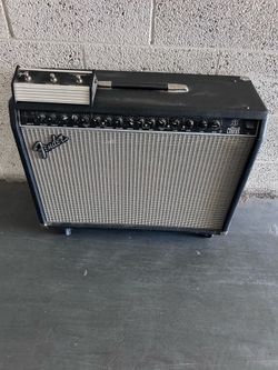 Fender ultimate chorus amplifier