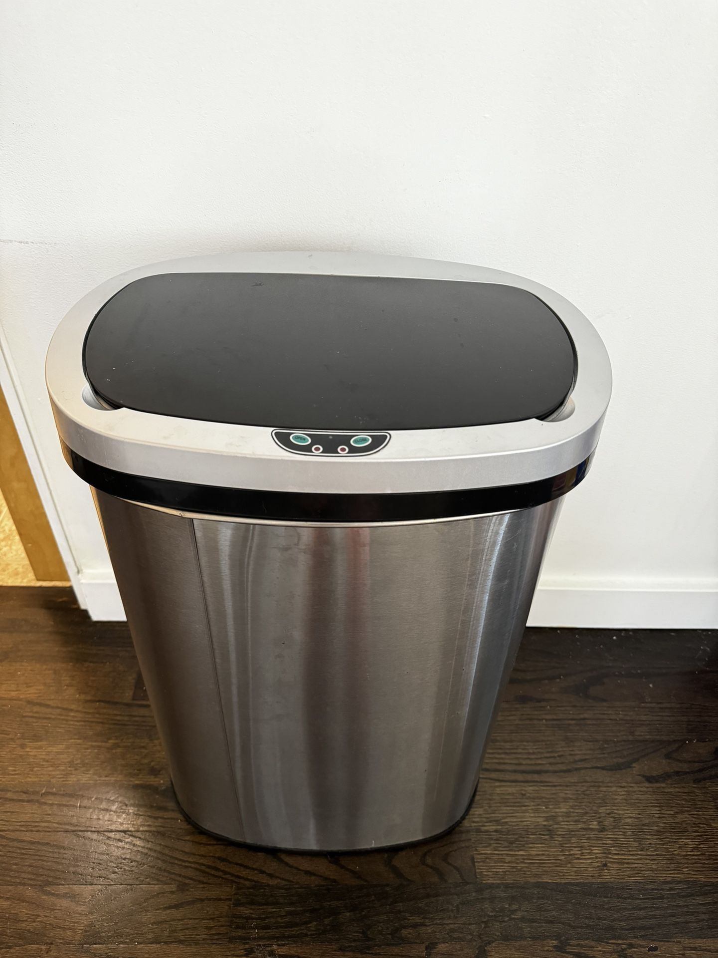 Touchless Trash Can