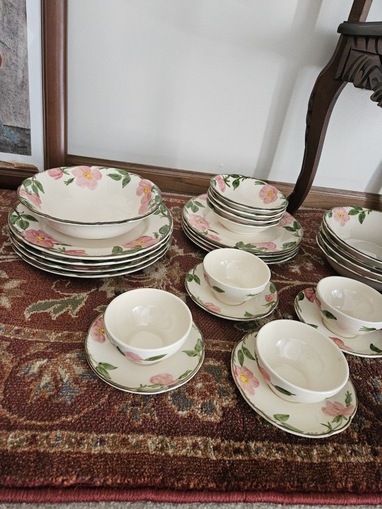 VINTAGE FRANCISCAN DINNERWARE IN DESERT ROSE - Main Image