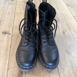 Dr. Martens  Women’s Size 7