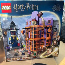 LEGO Harry Potter Diagon Alley: Weasleys' Wizard Wheezes 76422