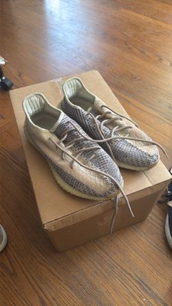 Adidas Yeezy Boost 350 V2 Sneakers