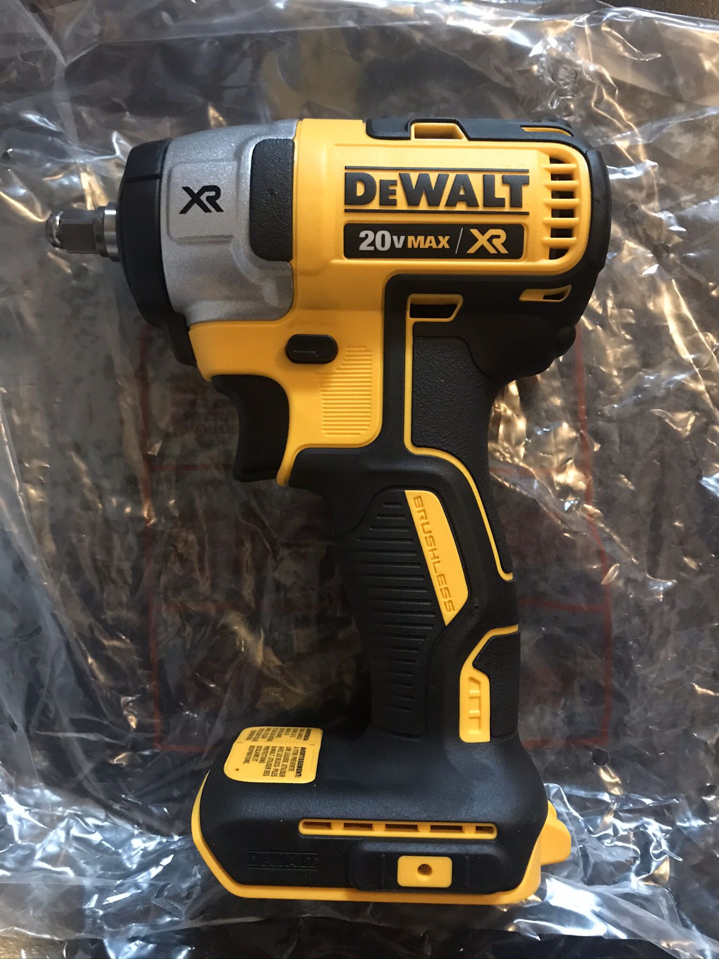 NEW Dewalt 20v XR 3/8” impact wrench dcf890