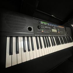 Synthesizer Yamaha PSR E253 YPT-255 + Case