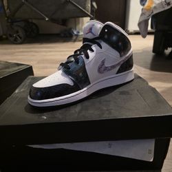 Nike Air Jordan 1s MID SE GS*6.5 *Y*