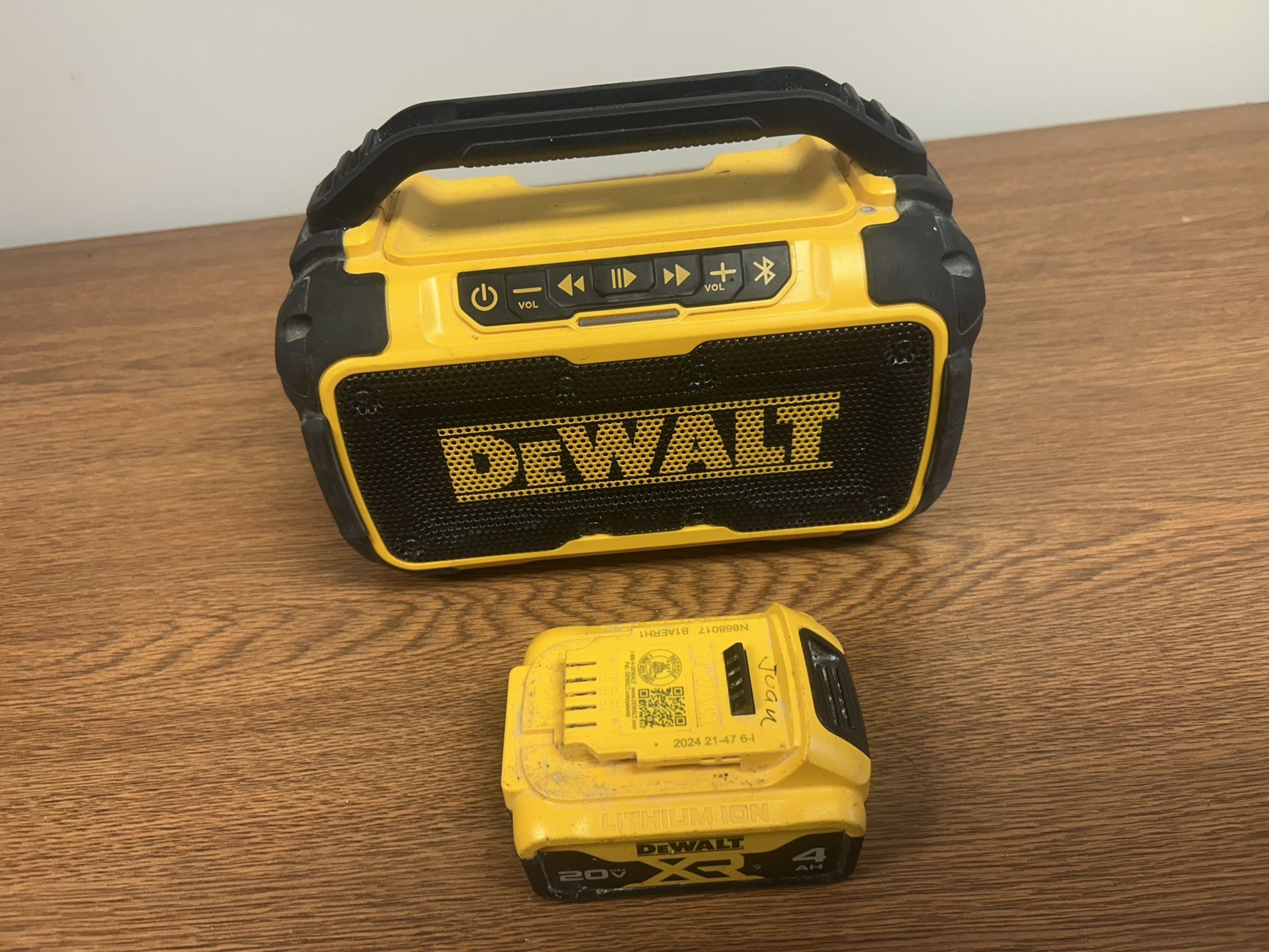 DEWALT DCR010 12V 20V MAX Bluetooth Speaker