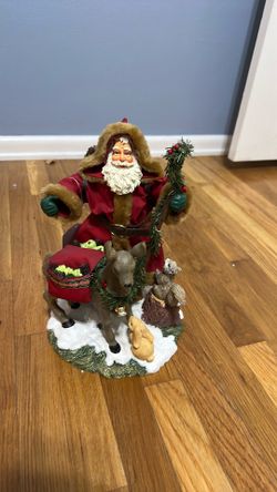 “Traditions” fabric Mâché Santa centerpiece