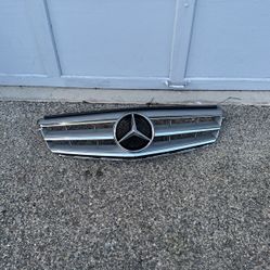 Mercedes 08-11 W204 C300 OEM Front Grille