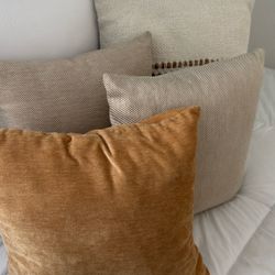Decor Pillows (4)