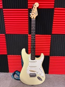 Squire Stratocaster cream with hotrail