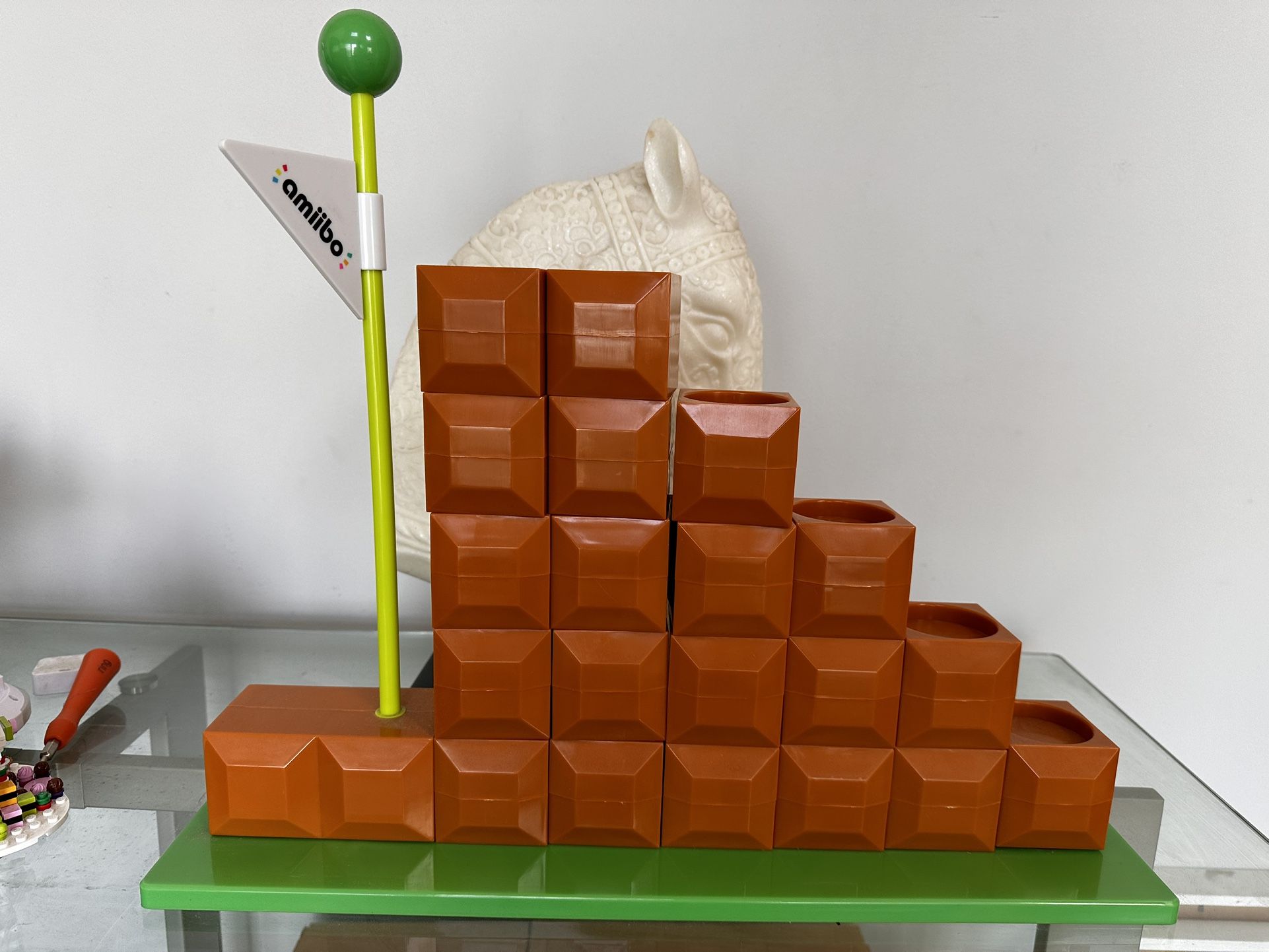 NINTENDO AMIIBO Super Mario Bros. End Level Stairs Block Display Stand
