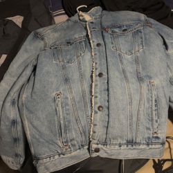 Levis button up jean jacket size: XL
