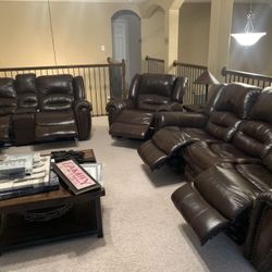 Like New Leather Recliner Sofas 