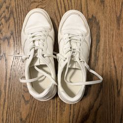 Zara Women White Converse shoes, with some heel. Size 38, US 7 or 7.5. 