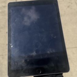 SILVER IPAD 5TH GENERATION (128GB) 🔥🔥🩶