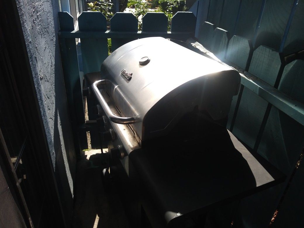 **Super Bowl Ready Char Broil Grill with Propane Tank**