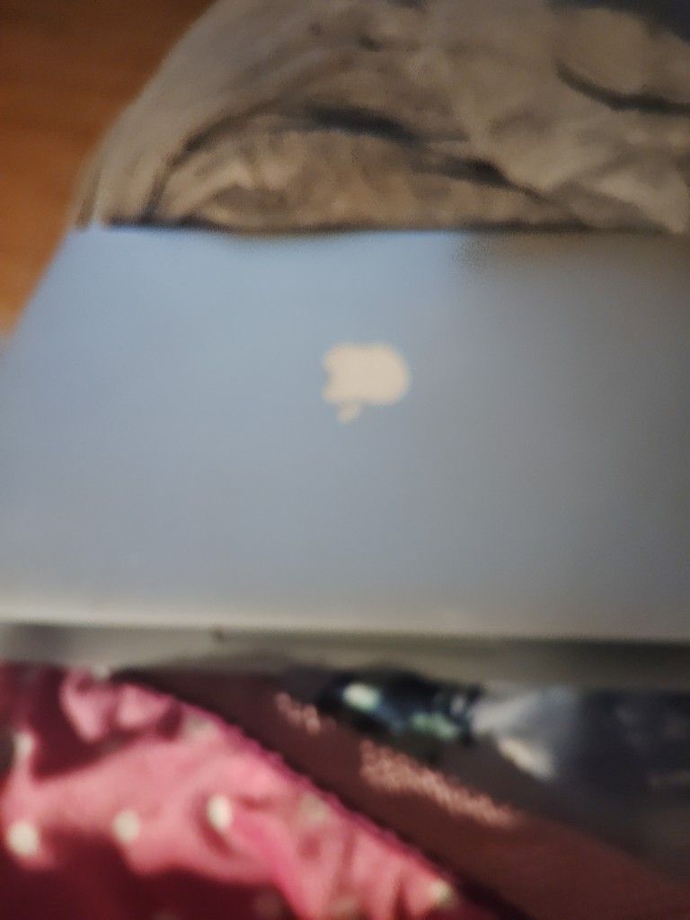 2001 MacBook Air. Unlocked