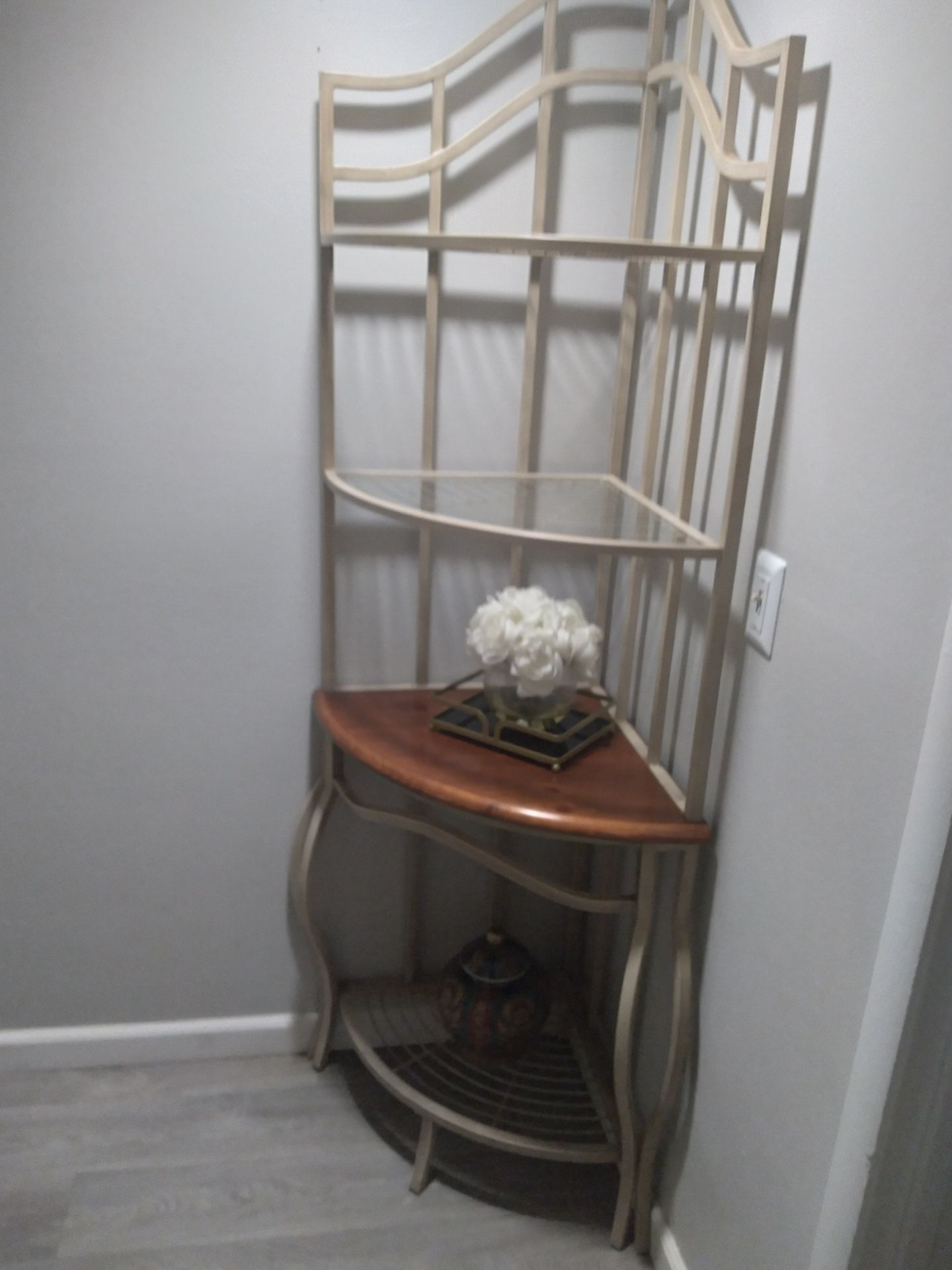 Corner Stand