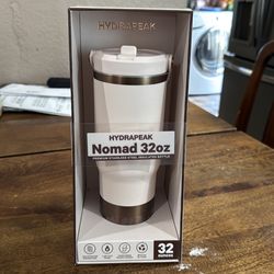 The Hydrapeak Nomad 32oz tumbler