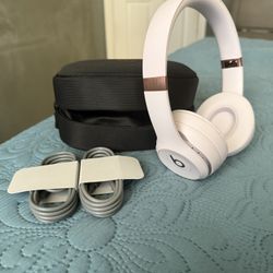 Beats Solo 4 Pink