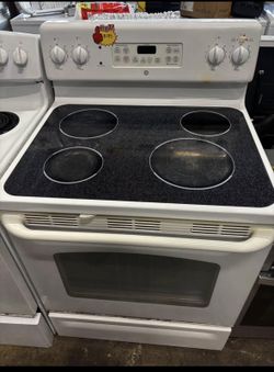 GE Smooth Top Electric Range – Fully Tested 