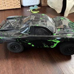Traxxas Slash RC Car  With 3000mAh 3.4 V Nimh Battery And Charger With Controller And Receiver 