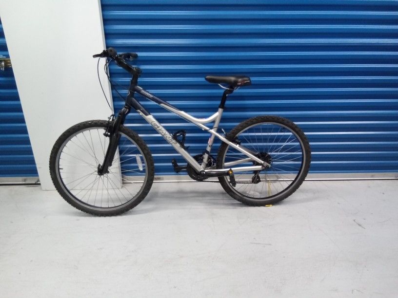 BICYCLE GIANT 27 SPEED BRAND NEW 