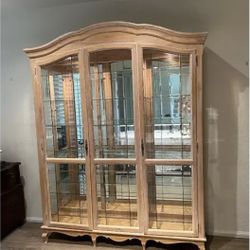 1980s Breakfront China/Curio Cabinet With Leaded Glass Doors and Mirrored Back