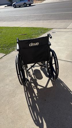 Drive wheelchair excellent condition lightweight the legs adjustable goes up and down