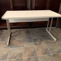 Sturdy Computer Office Desk / Table